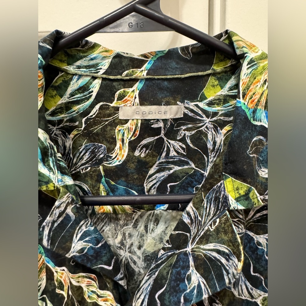 Exclusive Italian brand- Casual short sleeve button down shirt
